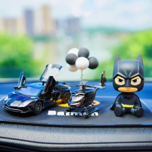 Mô hình Batman và xe hơi trang trí taplo