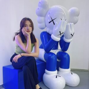 Mô hình gấu Kaws che mặt