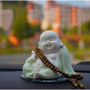 Tượng Di Lặc để xe ô tô